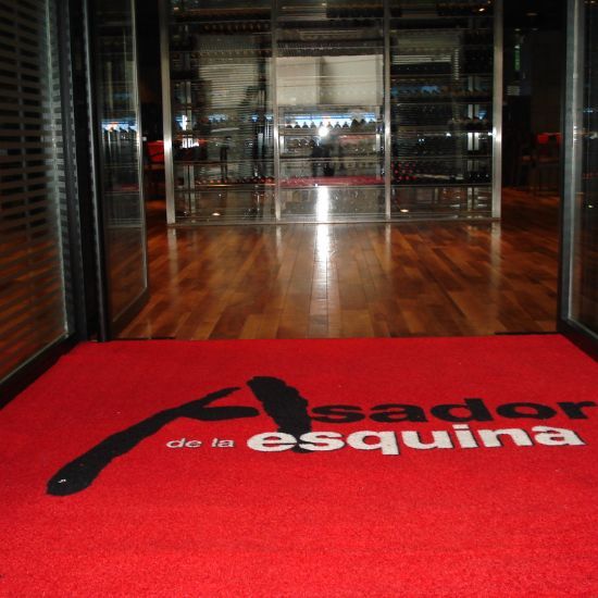 Producto Felpudo personalizado Logovisión calidad superior impresa en HD en la categoría Felpudos personalizados a medida en Alfombras Website
