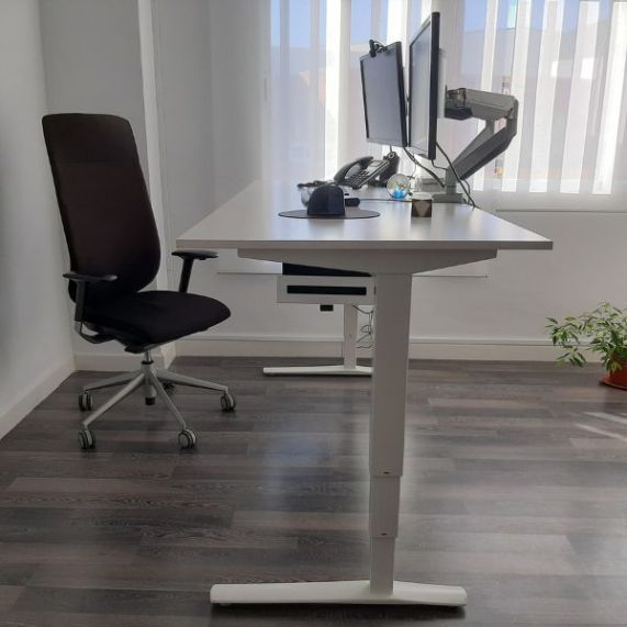 Producto Mesa oficina elevable color blanco 152 cm altura máx. 118 soporta 80 Kg en la categoría Muebles ergonómicos rebajados en Alfombras Website