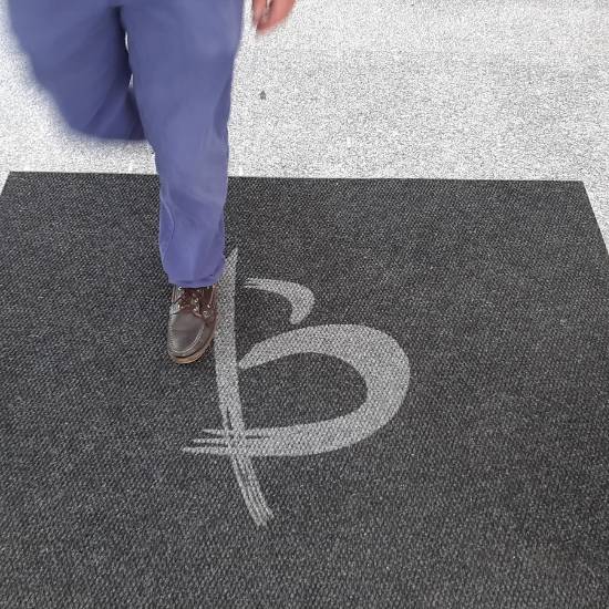 Cómo elegir alfombra con logo
